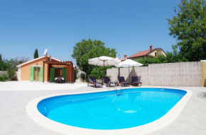 House Elvis, Sveti Kirin